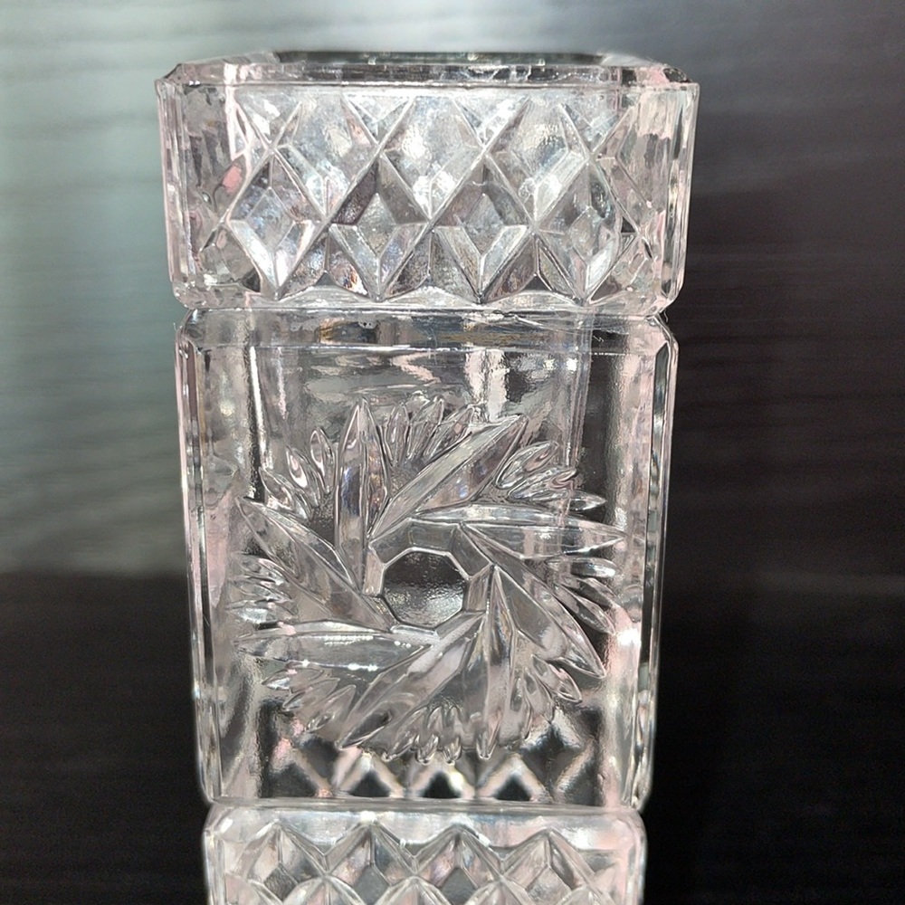 Vintage American Brilliance Deep Cut Lead Crystal Footed Bud Vase. - Picture 2 of 6